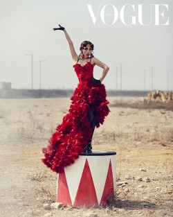 mooooosa:  Lee Hyori for the May 2013 issue of ‘Vogue’ 