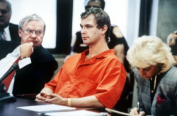 crimesandkillers:  Notorious cannibal Jeffrey Dahmer sits with his defense team during his 1991 trial. Dahmer went on a killing spree in the 1980s during which he murdered 17 men and boys. He often had sex with the corpses before dismembering them and,