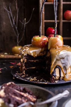 food&ndash;archives:  Caramel Apple Snickers Cake. 