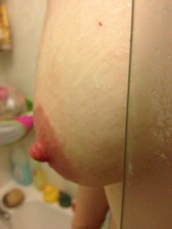 kieranm105:  kieranm105:  Peeping round the shower screen :)  Who’d have a suck on this?  For @blueraspberryrose