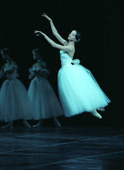 prosthetic-dance:  Svetlana Lunkina as the title role in Giselle