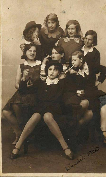 Gang of teen girls, 1930.  Nudes &amp; Noises  