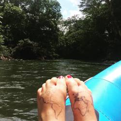 thetravelingfeet:  Costa Rican Feet #travelmore #newyearresolution #feet #tattoo #costarica #arenal  (at LaFortuna, Costa Rica)