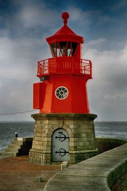 my-world-of-colour:   Emden Westmole Lighthouse,