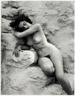 ffhum:     André de Dienes - Brunette Nude on the Rocks, 1940s   