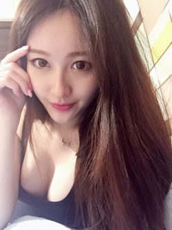 greatwong:  Cute Chinese Girls Follow at http://greatwong.tumblr.com/