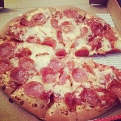 Fuck yeah pizza!! #pizza #delicious #pizzahut #food #couples #foodie