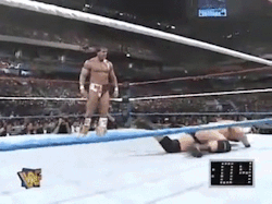 Look at Stone Cold’s ass bounce!