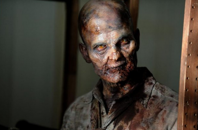 tinahenry:  Some “Before and After” pictures of walkers from The Walking Dead. 