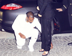 byrongraffiti:  oliviasogucci:  ybkeem:  givenchycode:  kanyedaily:  Kanye making sure his bae’s on point  Class act  First of all that his BITCH not his “bae” you bitch ass nigga dont EVER put them faggot ass words in a real nigga pic.punk ass