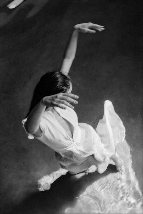inneroptics:    Petra Skoulipova -   Seductive Dance, 1986  