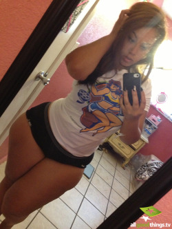 thickcurvysexy:  @TBoobop7 I love those hips
