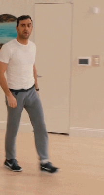 guys-with-bulges:  Justin Theroux generously VPLing in his sweatpants.