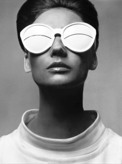 For when you&rsquo;re THAT close to the sun.  Lunettes Eskimo by André Courrèges, 1965.  Photography by William Klein.