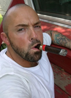 dutchbear74:Big WOOF! 🔥 Those are some hot pics of cumtanks #cumtanks #cigar