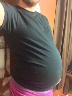bigwolfcakebelly:  So, I think that my belly’s moved past a size small shirt now.  Finally.
