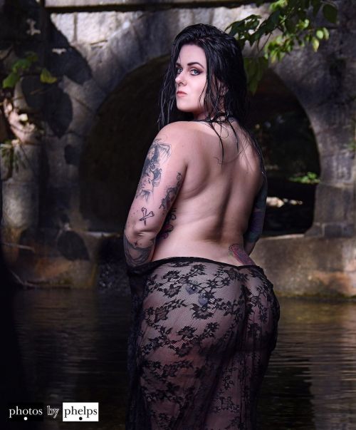 So as @ms.sinister.rose and I are shooting .. she turns around and that’s when I say “Wooooow” in my Flav Flav voice. And then I keep shooting cause can’t miss a great shot for tell a joke from 2006 #kake #booty #wet #summershoot #baltimorephotographer