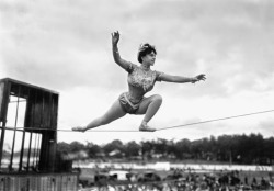 greypoppies:  (Photos of women in the circus