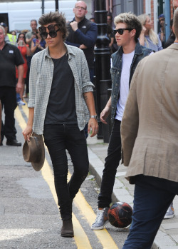 direct-news:  Harry and Niall today - August