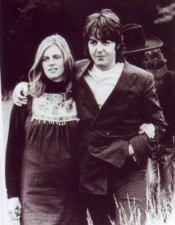 the60sbazaar:  Linda and Paul McCartney 