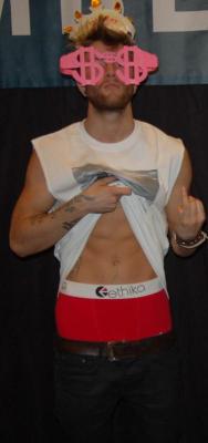 celebsaggers:  Emblem3’s Drew Chadwick’s Many Sags More Pictures: http://celebsaggers.blogspot.co.uk/2013/12/emblem3s-drew-chadwicks-many-sags.html 