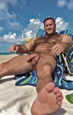 tallmascjock4daddies:  Love convincing daddy to sun bath at the nude beach 