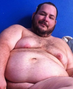 biggervisions:  daddy-bear-hunter:  daddy-bear-hunter  Seriously…fucking CROPPING the picture I took of my hubby and trying to use it to promote your tumblr?? Motherfucking lame, dude. Fuck his site, if you want to see that hunk up there, check out