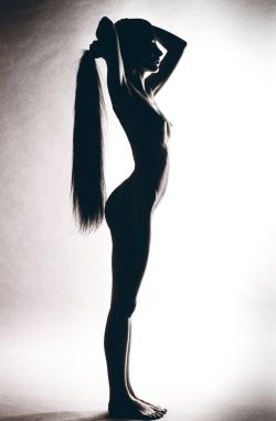 trey-badanoff:  Silhouette Profile Nue • by Jeanloup Sieff • Paris, 1974. 