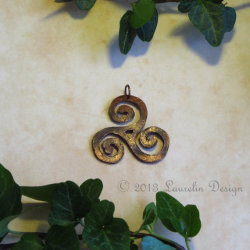 branna-laurelin:  Celtic Copper Triskele by Laurelin Design