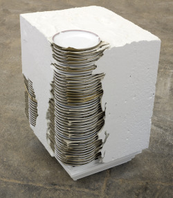 pop-up-x:  Theaster Gates - Untiled (Plates), 200149 x 37,5 x 33 cm
