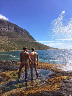 alanh-me:    27k+ follow all things gay, naturist and “eye catching”   