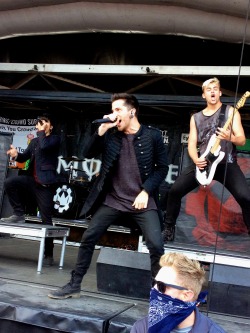 landispute:  Crown the Empire is actually amazing live And Dave though….. *heart eyes* 