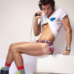 brianpb4:  Listen 2 Music #gay #gayusa #gayasia