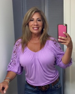 Happy Saturday everyone!! Off to the hospital to be with Lilly #milf #mature #over50 #olderisbetter #likefinewinebaby #behappy #thick #thickfit #caregiver #nurselife #hot2trottots