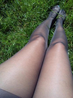 Kqqk:  My Paradise Garden Again, Basking In The Sun With My Favourite Tights &Amp;Amp;