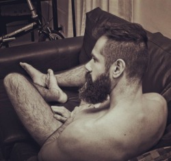 Hot daddy (via Beard it&rsquo;s great! | Hairy Gay Men) 