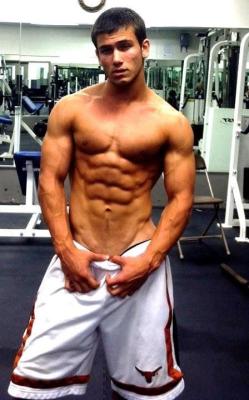 bdsmfratsmuscles:  jacktwister:  RIPPED COLLEGE GYM-STUD.   An extremely hot Texas longhorn. 