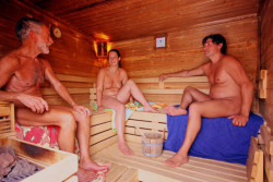 nudiarist:  Lessons from a Swedish co-ed sauna | PDXX Collective http://pdxxcollective.com/2013/12/03/lessons-from-a-swedish-co-ed-sauna/ “I took two things away from my experience in Sweden: 1) women in America don’t see nearly enough normal, naked