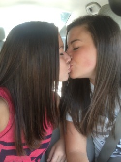 blackbulls-whitegirls-bliss:  Girls kiss better!  Even sisters :)