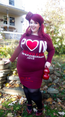beardedboggan:  feetlips:  My Halloween Costume this year: Pom Wonderful bottle! I’ve always joked about sharing the same body type as my favorite juice, so I decided it was time for the vision to come alive. All of the front lettering is felt that