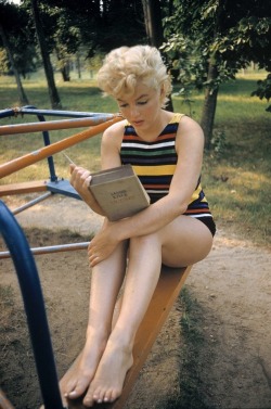 Marilyn Monroe reading &lsquo;Ulysses&rsquo; by James Joyce. Long Island, New York. USA. 1955. © Eve Arnold / Magnum Photos