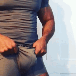 magicbaaaaaby:  jockboy51:  Be a massive manly man with a massive manly bulge huhuhu    A jawbreaker 🍆