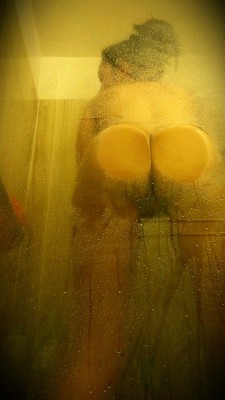 caramelxcandy:  Shower3