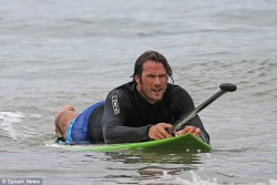 ozzyonedge:   Sex And The City’s Jason Lewis proves he’s still a hunk at 43 while paddle-boarding on the beach in Hawaii He rose to fame on Sex And The City as Samantha’s much younger lover Jerry ‘Smith’ Jerrod. And Jason Lewis proved that he