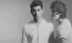 puriah:  wilddaize:  liguid:  breezeful:  OMGGGGG  looks like zayn just jizzed in his pants  ive been waiting for this gif  i’m in love 