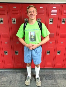 porcelainstrength:  ruinedchildhood:  This guy wore the same outfit on his last day of high school as his first day of preschool.  Sweet baby Jesus, this is something my ex would’ve done … good grief. 