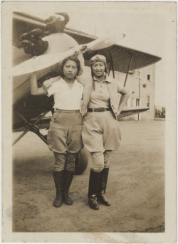 indypendent-thinking:  1932, Chinese-American pilots Hazel Ying Lee and Virginia Wong (via You May Not Know About The First Chinese Americans, But You Should) 