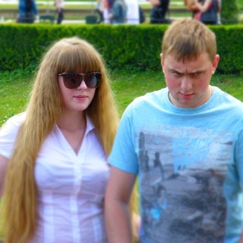 #Peterhof. #Moments & #portraits 9/37  #portrait #girls #boys #girl #boy #couple #faces #face #longhair #hair #sunglasses #blonde #white #blue #colors #colours #park #walk #spb #StPetersburg #Russia #russian #russiangirl
