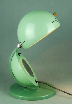 ein-bleistift-und-radiergummi:  1920s/30s ‘Hanau S100′ Modernist Table Lamp.(via eBay)