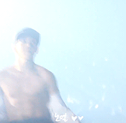 veriloquentmind: a shirtless xiumin+body roll combination is probably the most dangerous thing in the world 